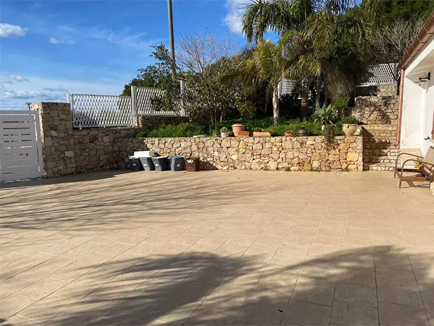 Immagine 12 di Villa in vendita  a Casarano