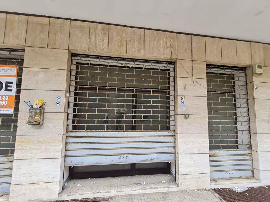 Immagine 2 di Negozio in vendita  in via lubello a Lecce