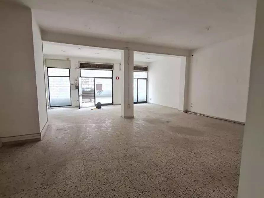 Immagine 4 di Negozio in vendita  in via lubello a Lecce
