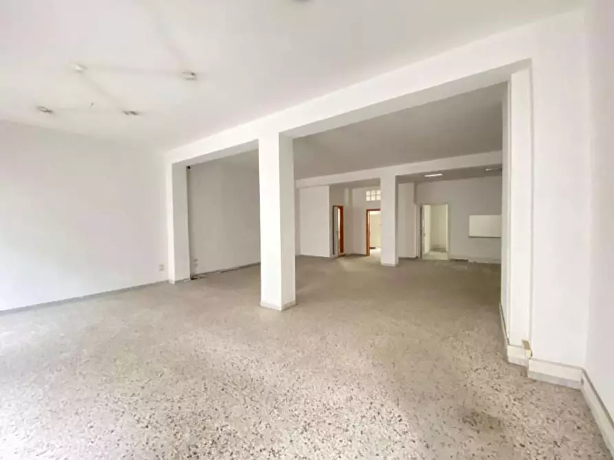 Immagine 6 di Negozio in vendita  in via lubello a Lecce