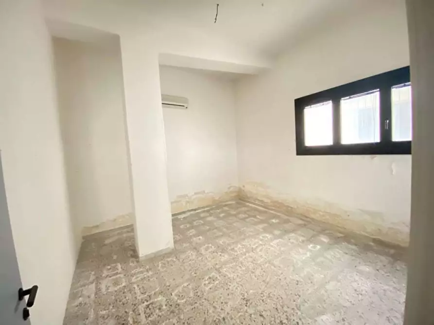 Immagine 11 di Negozio in vendita  in via lubello a Lecce