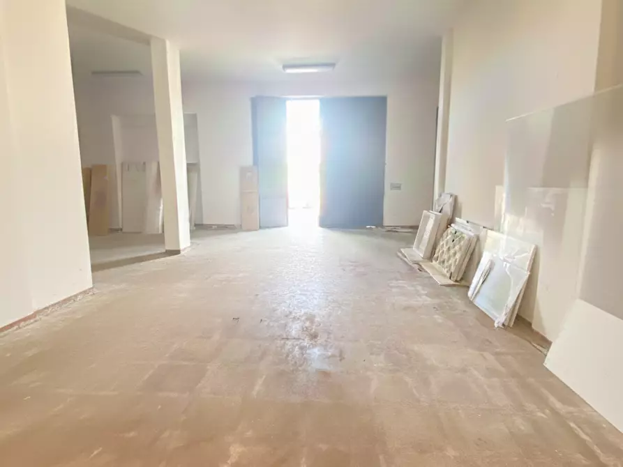 Immagine 7 di Magazzino in vendita  in lucania a Casarano