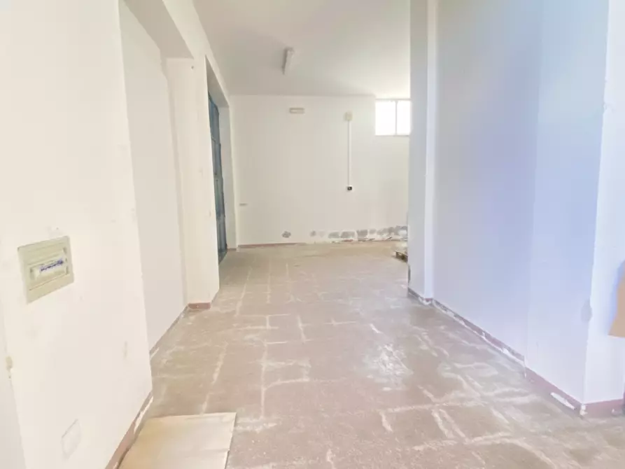 Immagine 10 di Magazzino in vendita  in lucania a Casarano