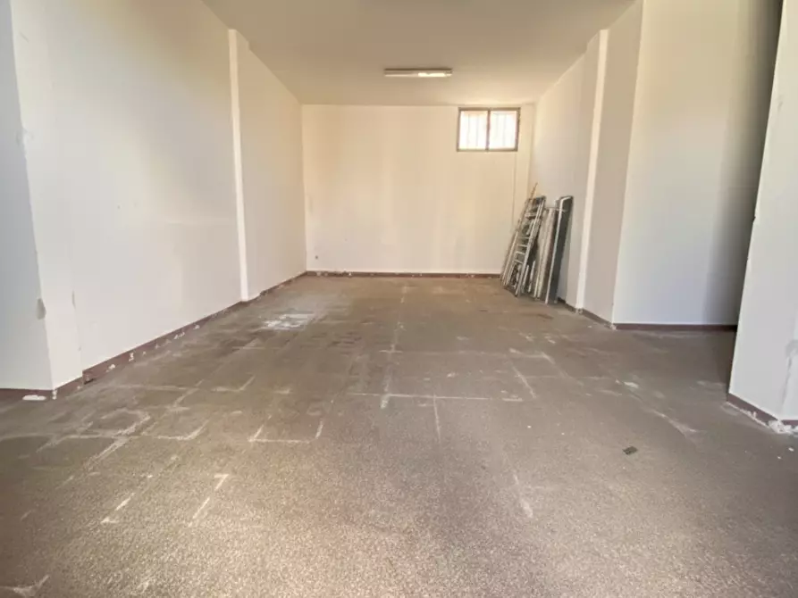 Immagine 11 di Magazzino in vendita  in lucania a Casarano