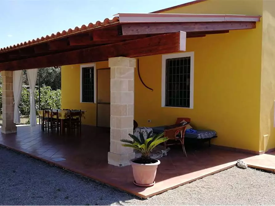 Immagine 1 di Villa in vendita  in Contrada pezzo grande a Casarano