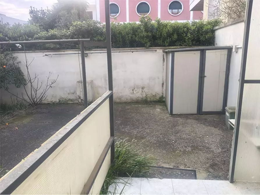 Immagine 7 di Appartamento in vendita  in via volta a Casarano