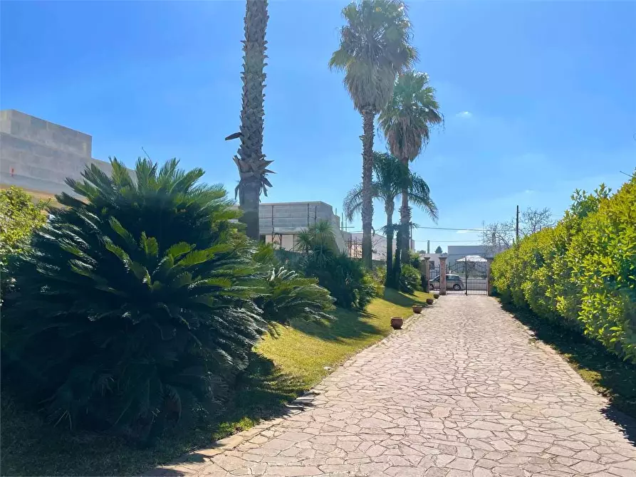 Immagine 8 di Villa in vendita  in via don sturzo a Casarano