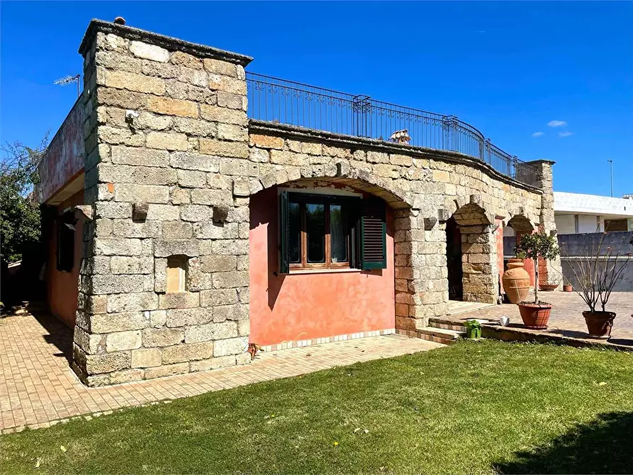 Immagine 7 di Villa in vendita  in via don sturzo a Casarano