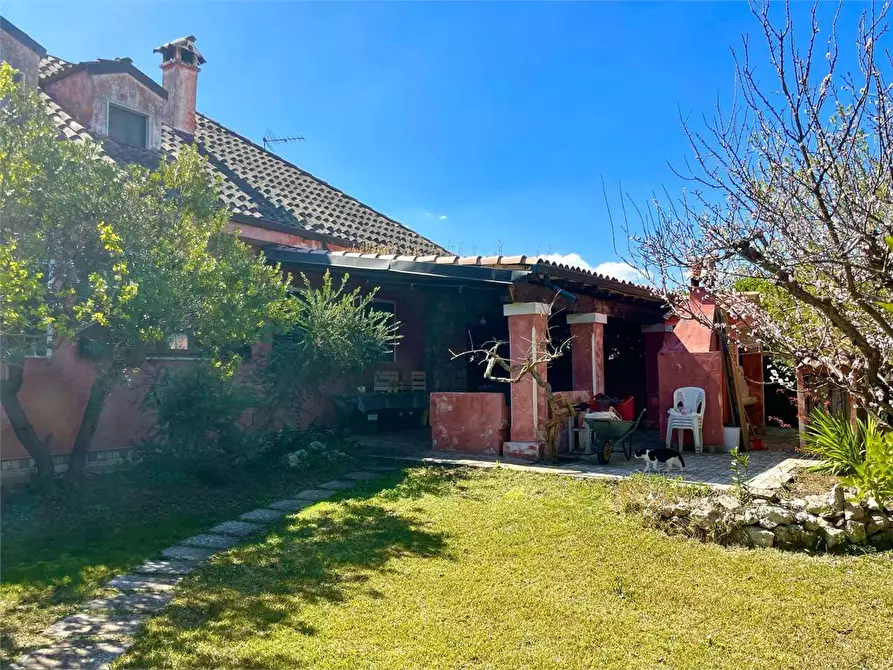 Immagine 16 di Villa in vendita  in via don sturzo a Casarano