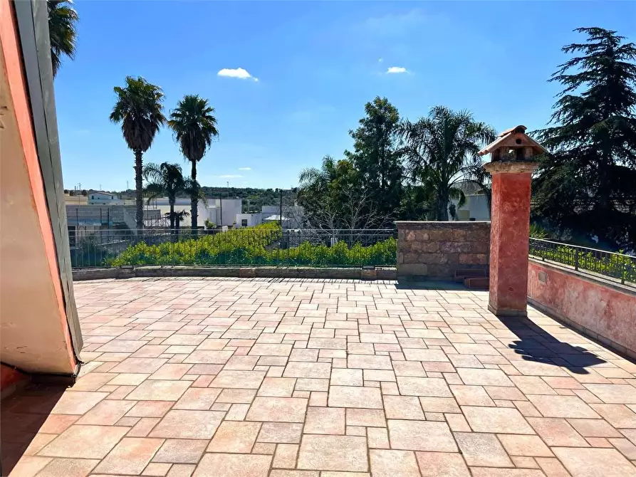 Immagine 24 di Villa in vendita  in via don sturzo a Casarano