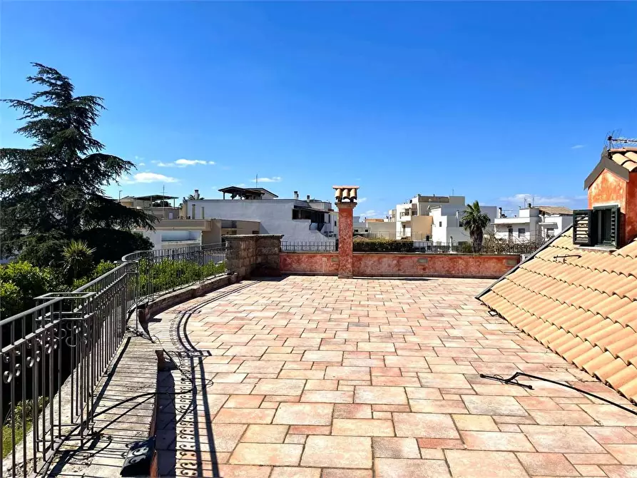 Immagine 25 di Villa in vendita  in via don sturzo a Casarano