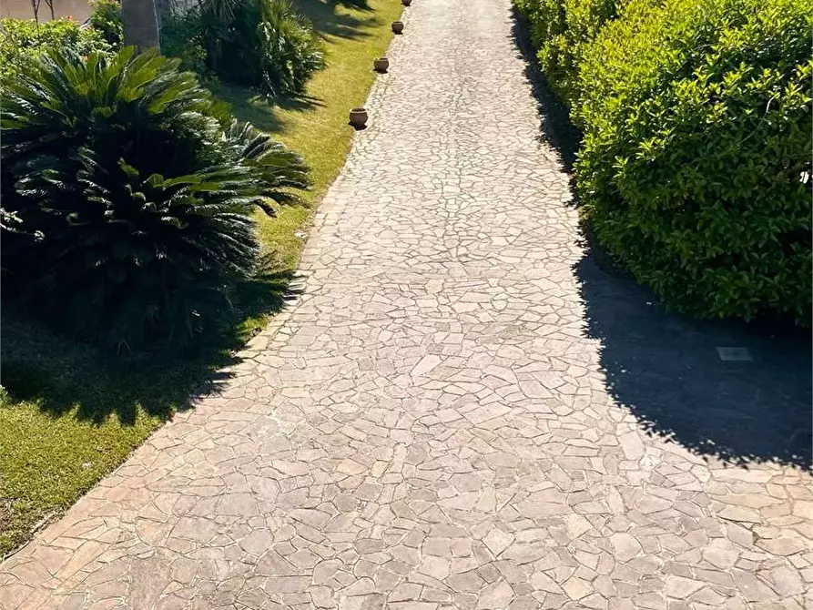 Immagine 9 di Villa in vendita  in via don sturzo a Casarano