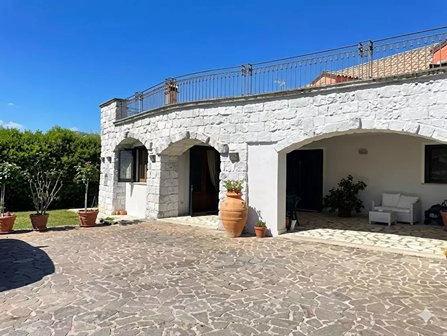 Immagine 3 di Villa in vendita  in via don sturzo a Casarano