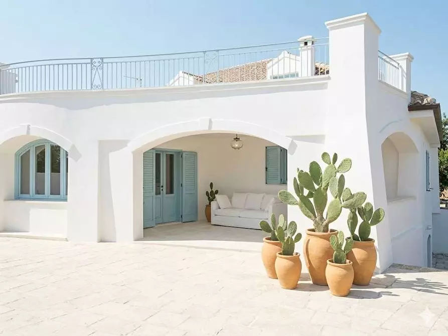 Immagine 6 di Villa in vendita  in via don sturzo a Casarano