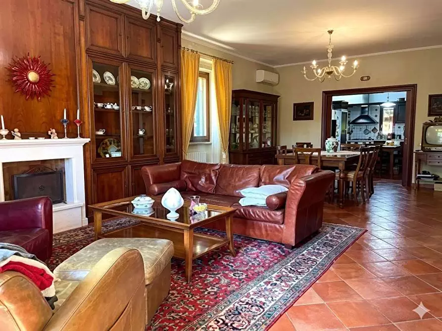 Immagine 17 di Villa in vendita  in via don sturzo a Casarano