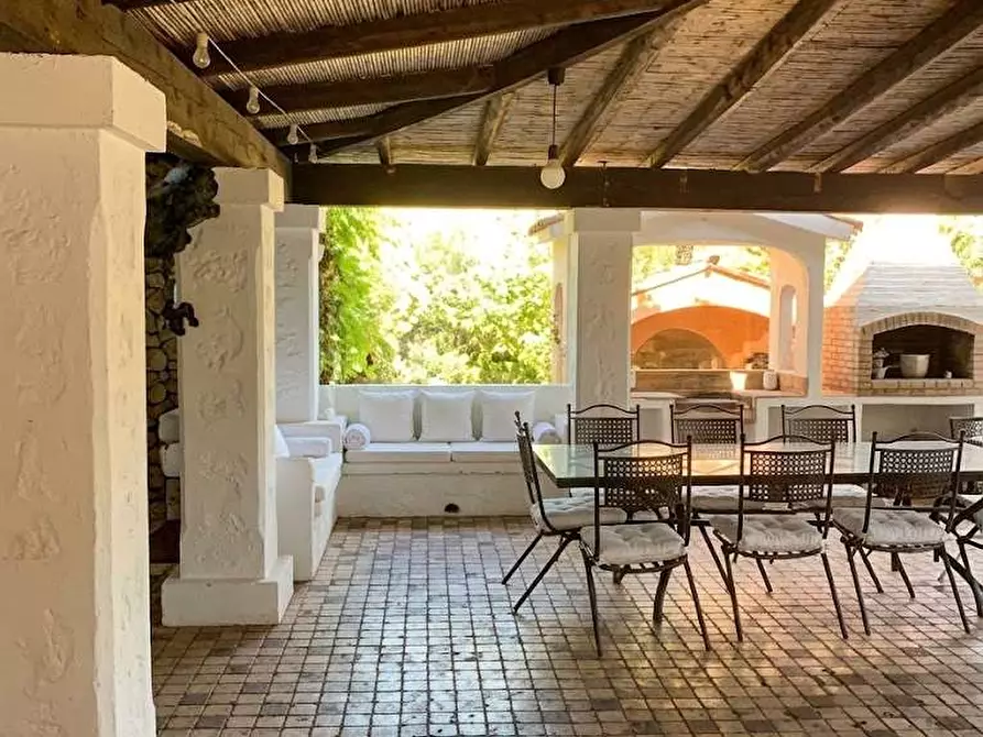 Immagine 15 di Villa in vendita  in via don sturzo a Casarano