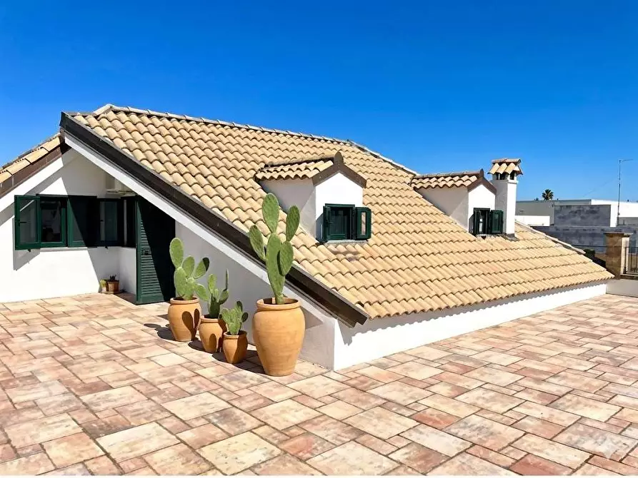 Immagine 23 di Villa in vendita  in via don sturzo a Casarano