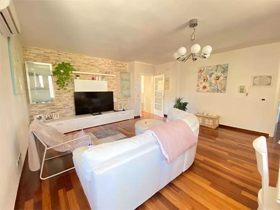 Immagine 8 di Casa indipendente in vendita  in via puglia a Casarano