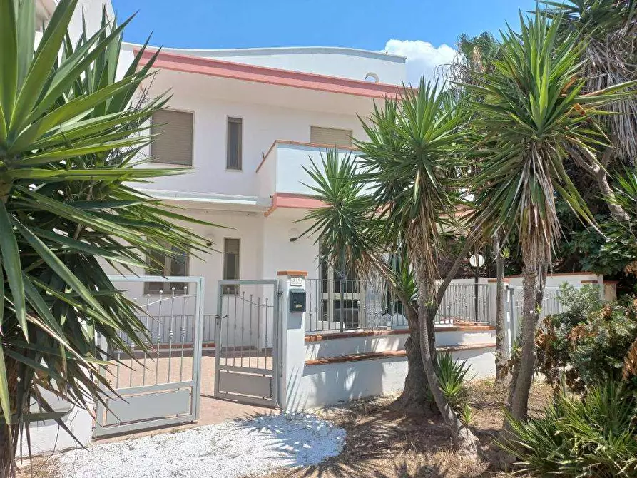 Immagine 1 di Villa in vendita  in corso annibale a Ugento