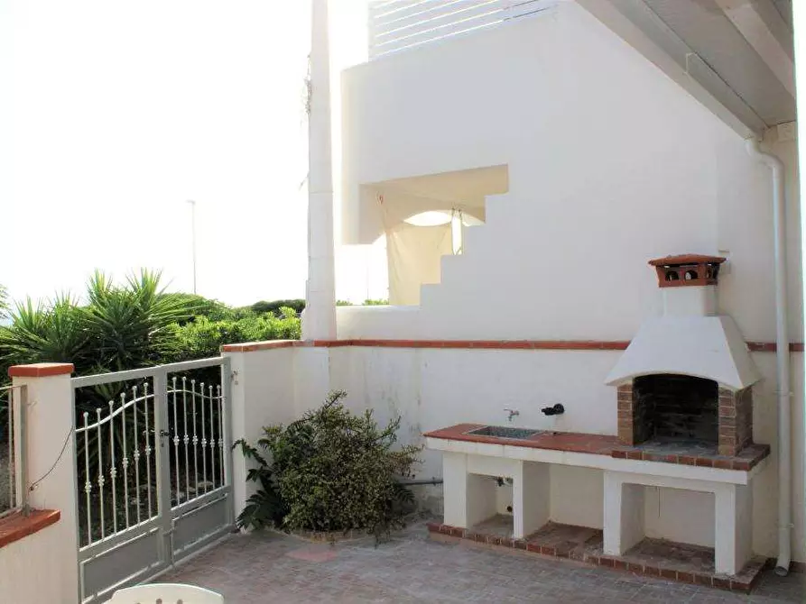 Immagine 5 di Villa in vendita  in corso annibale a Ugento