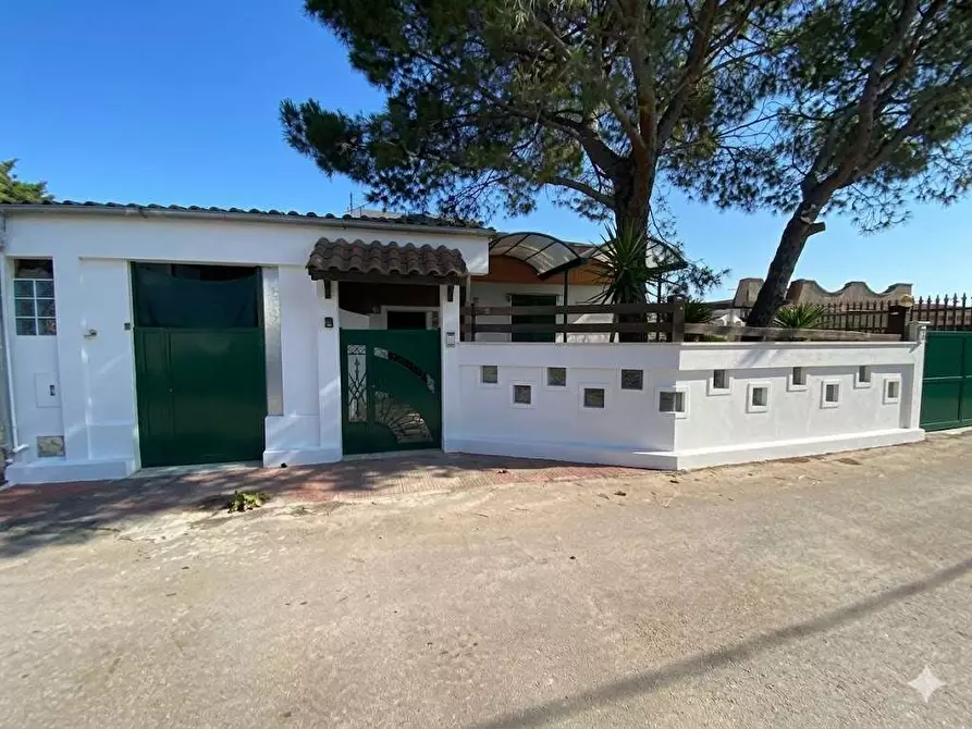 Immagine 6 di Villa in vendita  a Casarano