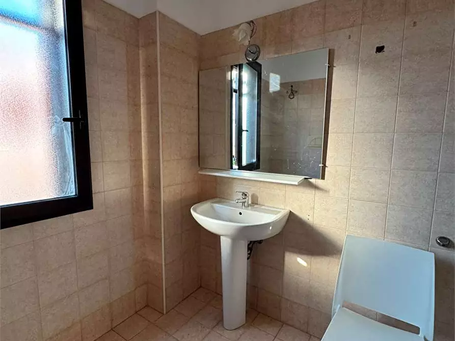 Immagine 10 di Appartamento in vendita  a Casarano