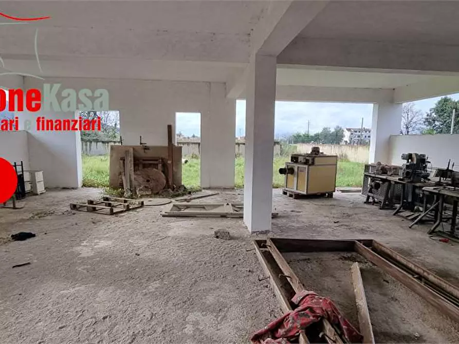 Immagine 4 di Stabile in vendita  a San Felice A Cancello