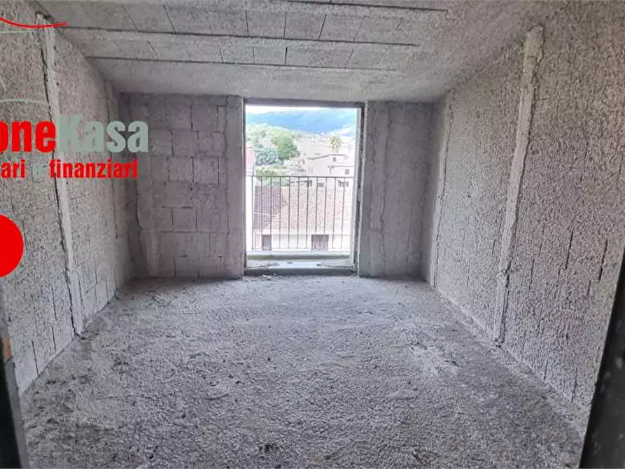 Immagine 11 di Stabile in vendita  a San Felice A Cancello