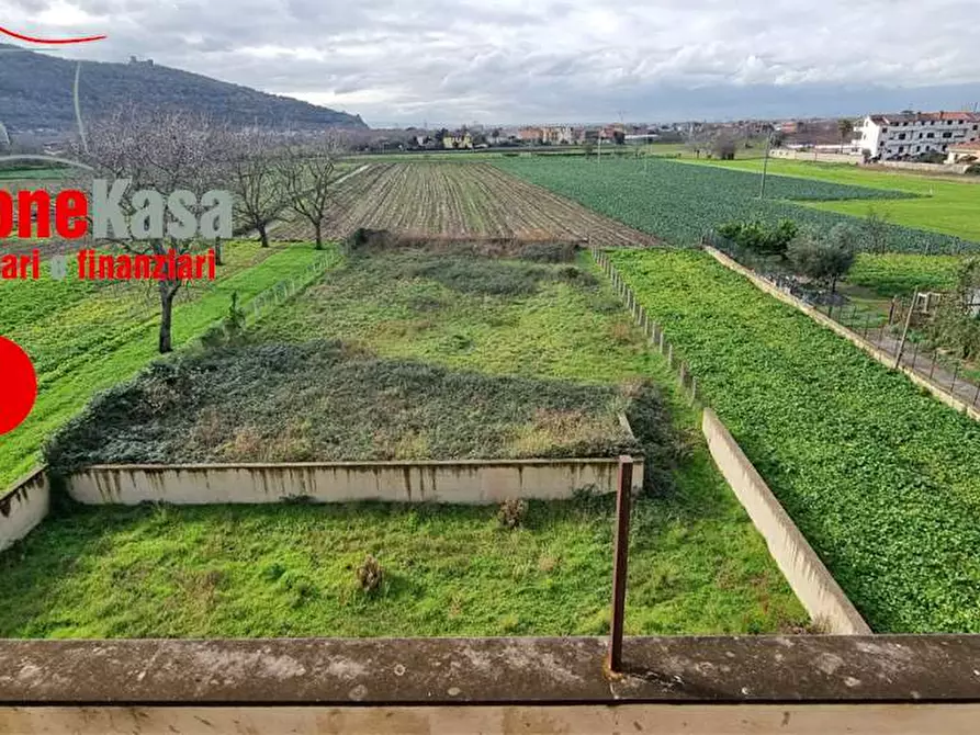 Immagine 12 di Stabile in vendita  a San Felice A Cancello