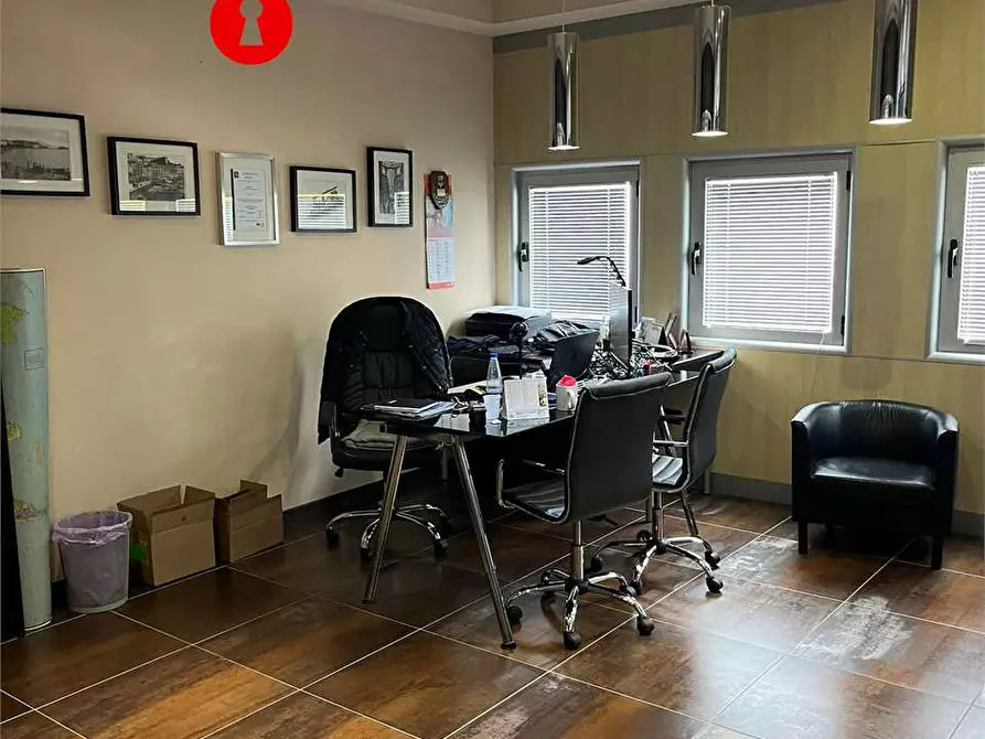 Immagine 12 di Ufficio in affitto  in zona asi a Nola