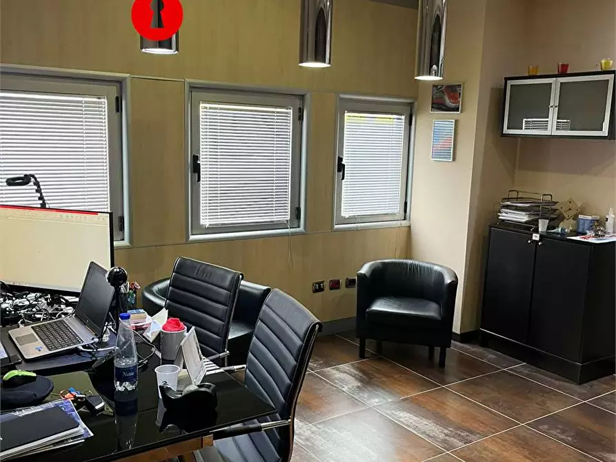 Immagine 14 di Ufficio in affitto  in zona asi a Nola