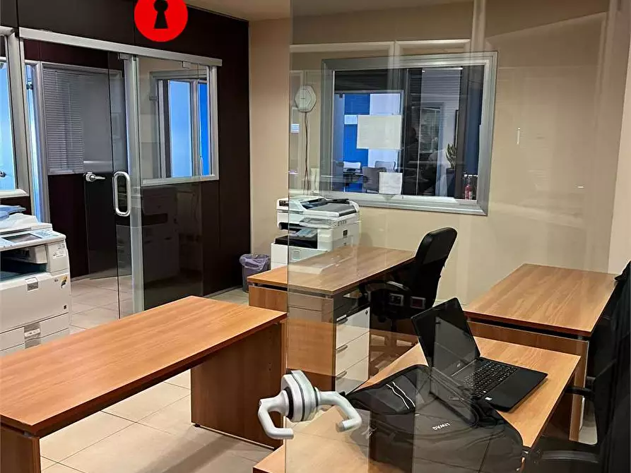 Immagine 16 di Ufficio in affitto  in zona asi a Nola