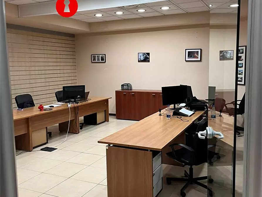 Immagine 17 di Ufficio in affitto  in zona asi a Nola