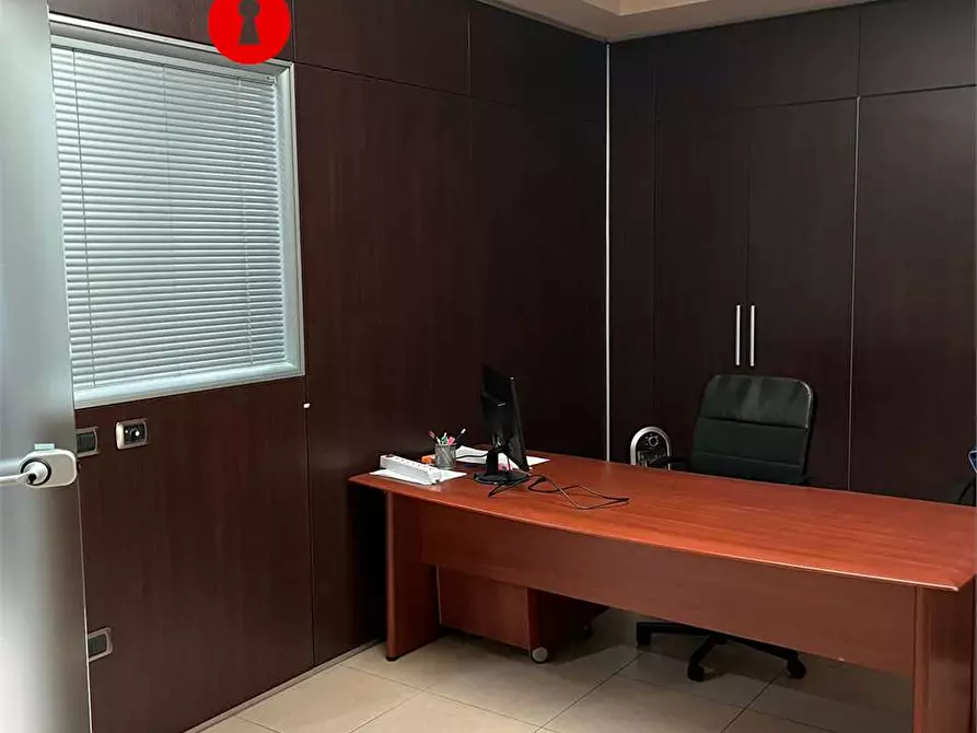 Immagine 18 di Ufficio in affitto  in zona asi a Nola