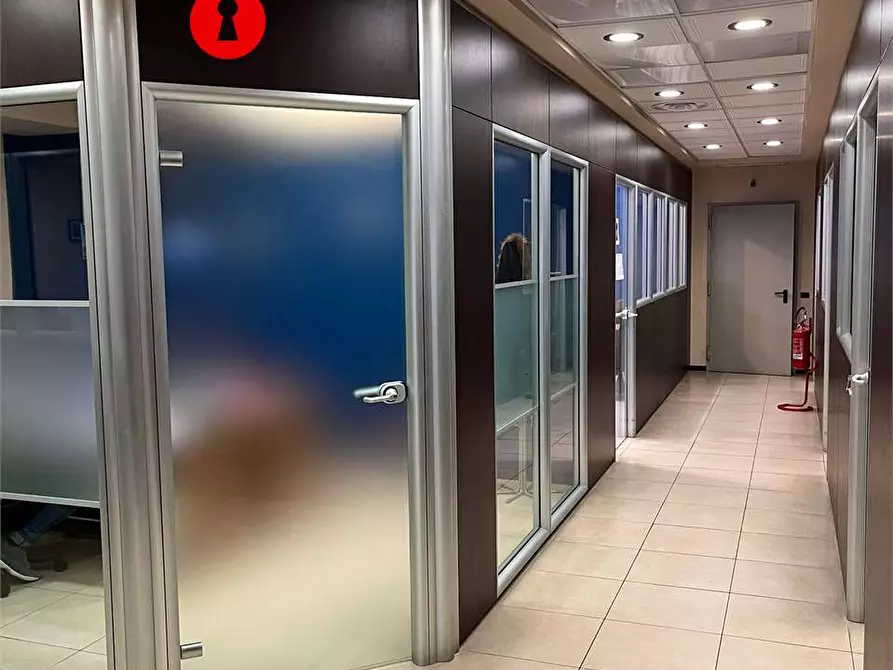 Immagine 20 di Ufficio in affitto  in zona asi a Nola