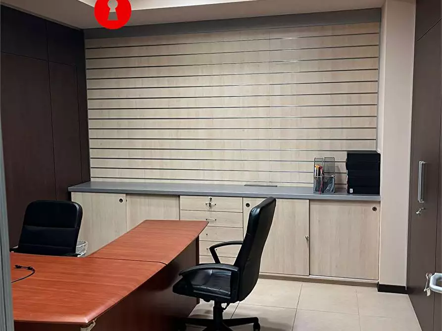 Immagine 21 di Ufficio in affitto  in zona asi a Nola