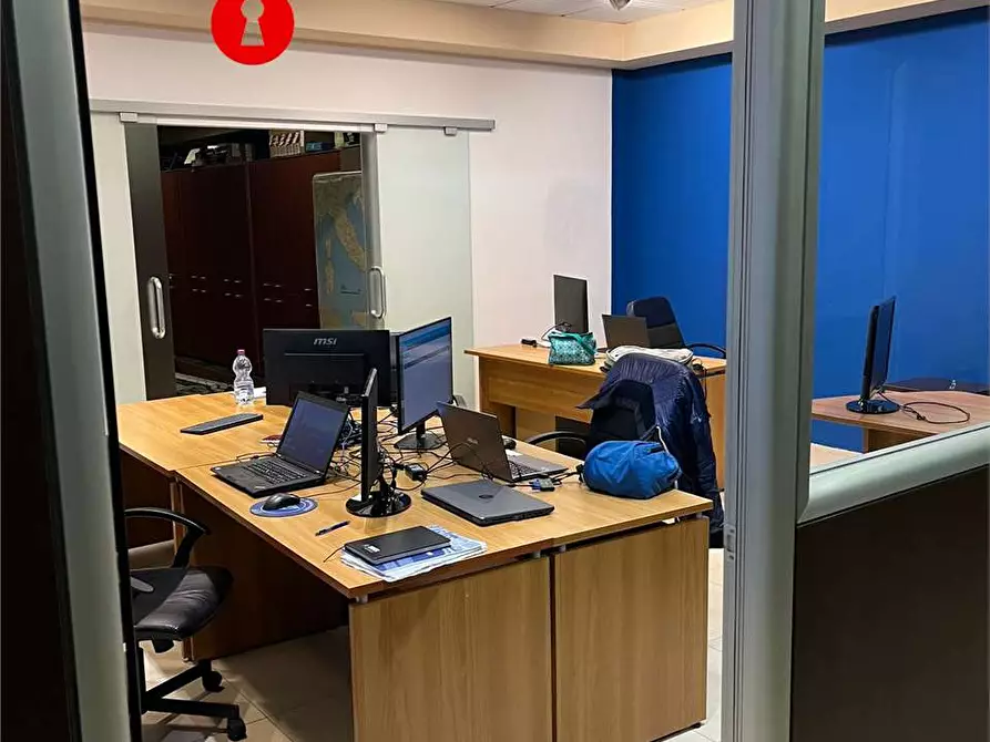 Immagine 22 di Ufficio in affitto  in zona asi a Nola
