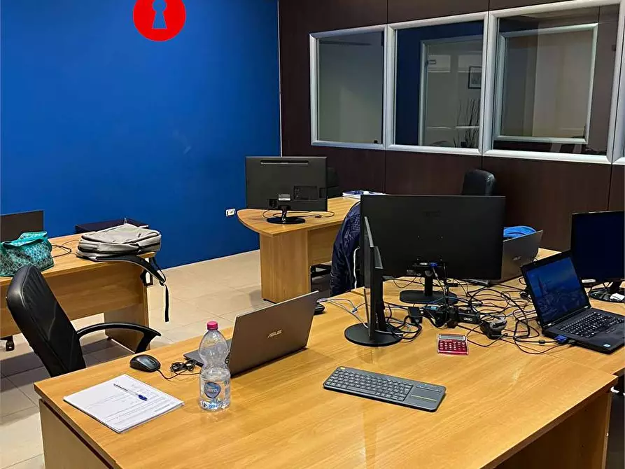 Immagine 25 di Ufficio in affitto  in zona asi a Nola