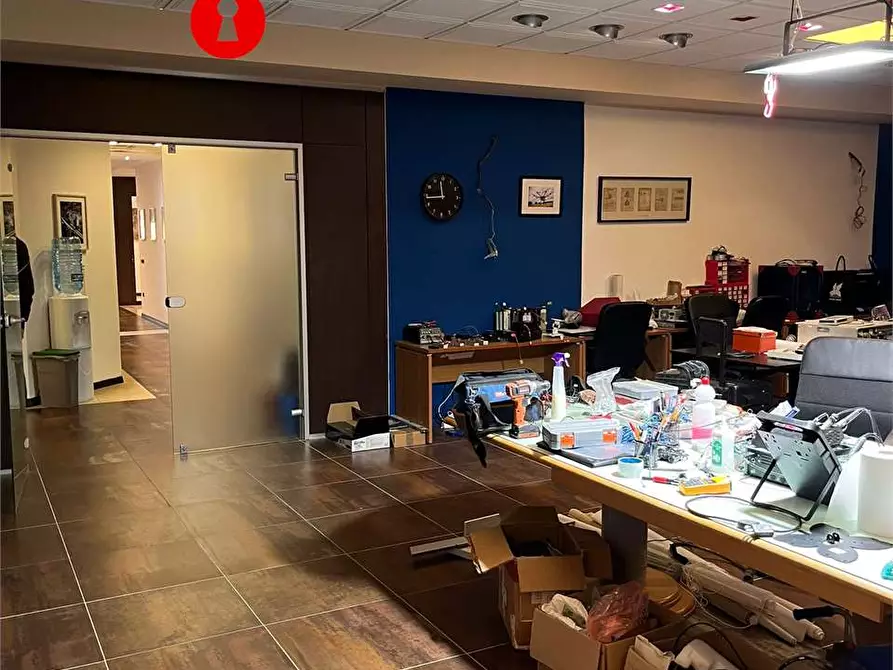 Immagine 28 di Ufficio in affitto  in zona asi a Nola