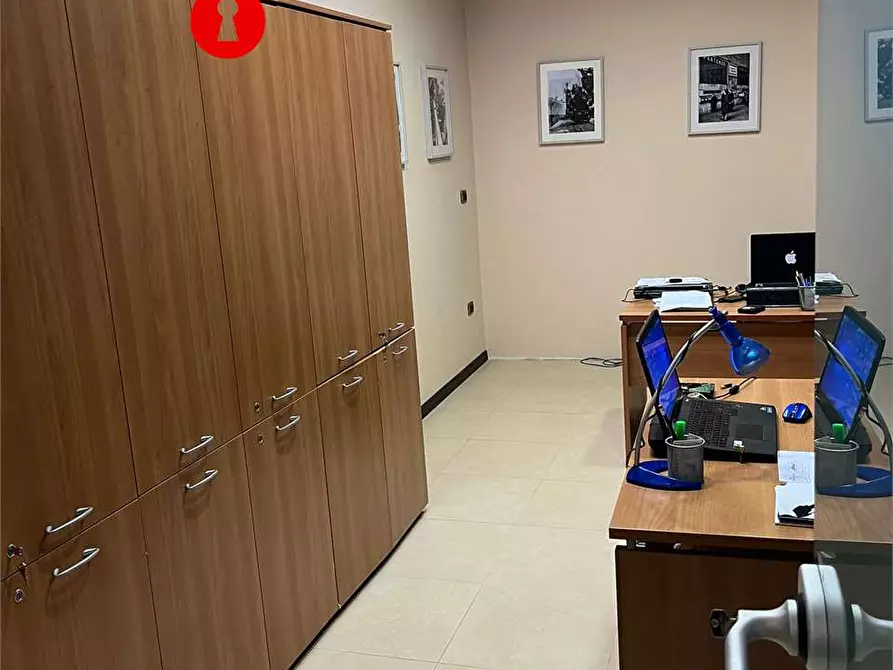 Immagine 30 di Ufficio in affitto  in zona asi a Nola