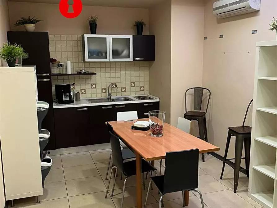 Immagine 33 di Ufficio in affitto  in zona asi a Nola