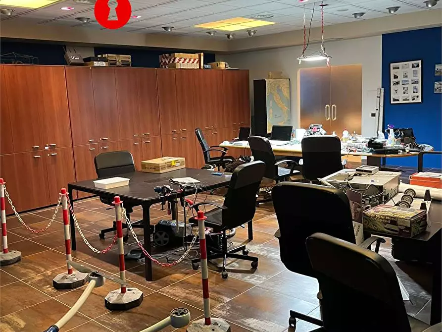 Immagine 35 di Ufficio in affitto  in zona asi a Nola