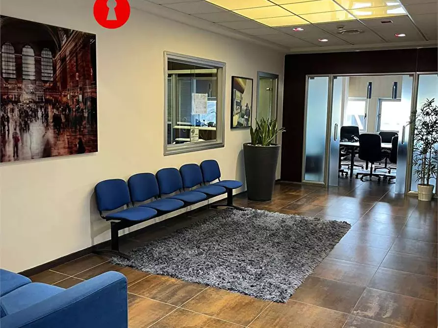 Immagine 38 di Ufficio in affitto  in zona asi a Nola