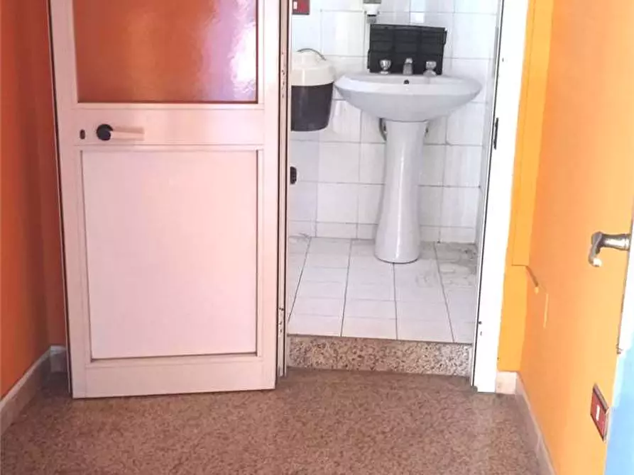 Immagine 6 di Negozio in affitto  in via Nola a Cicciano