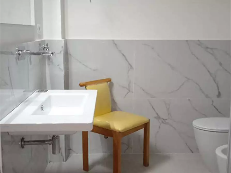 Immagine 7 di Ufficio in affitto  in via matteotti a Cicciano