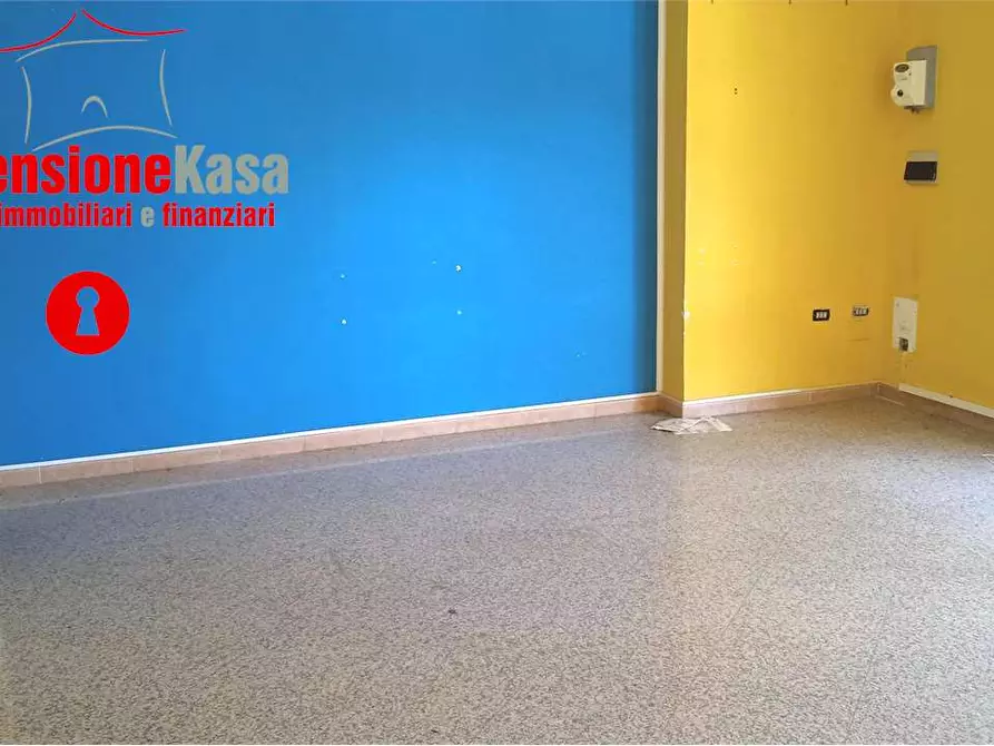 Immagine 1 di Negozio in affitto  in via Nola a Cicciano