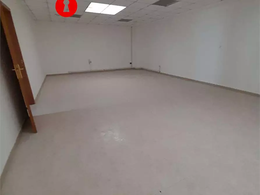 Immagine 10 di Ufficio in affitto  in Zona Asi a Nola