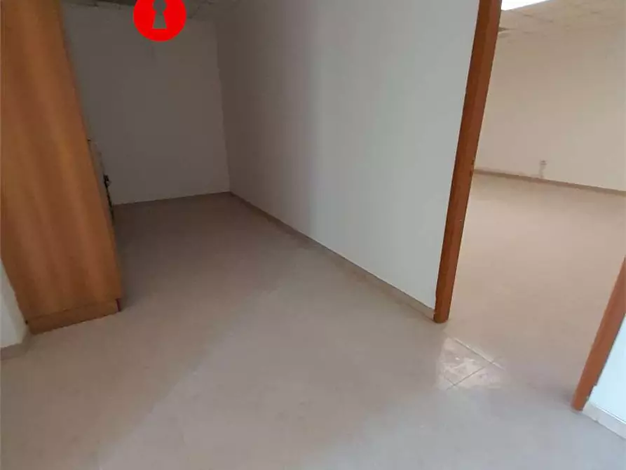 Immagine 11 di Ufficio in affitto  in Zona Asi a Nola