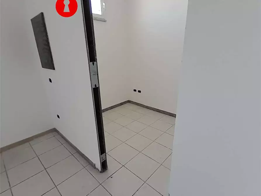 Immagine 12 di Ufficio in affitto  in Zona Asi a Nola