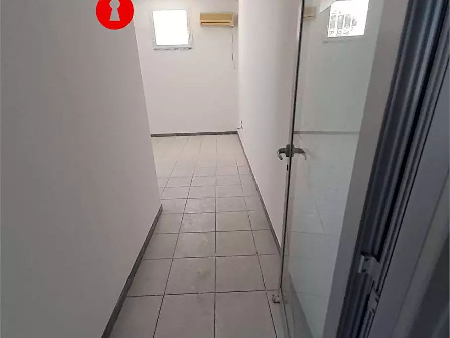 Immagine 13 di Ufficio in affitto  in Zona Asi a Nola